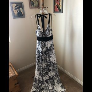 NEW Karen Kane Black and white long dress